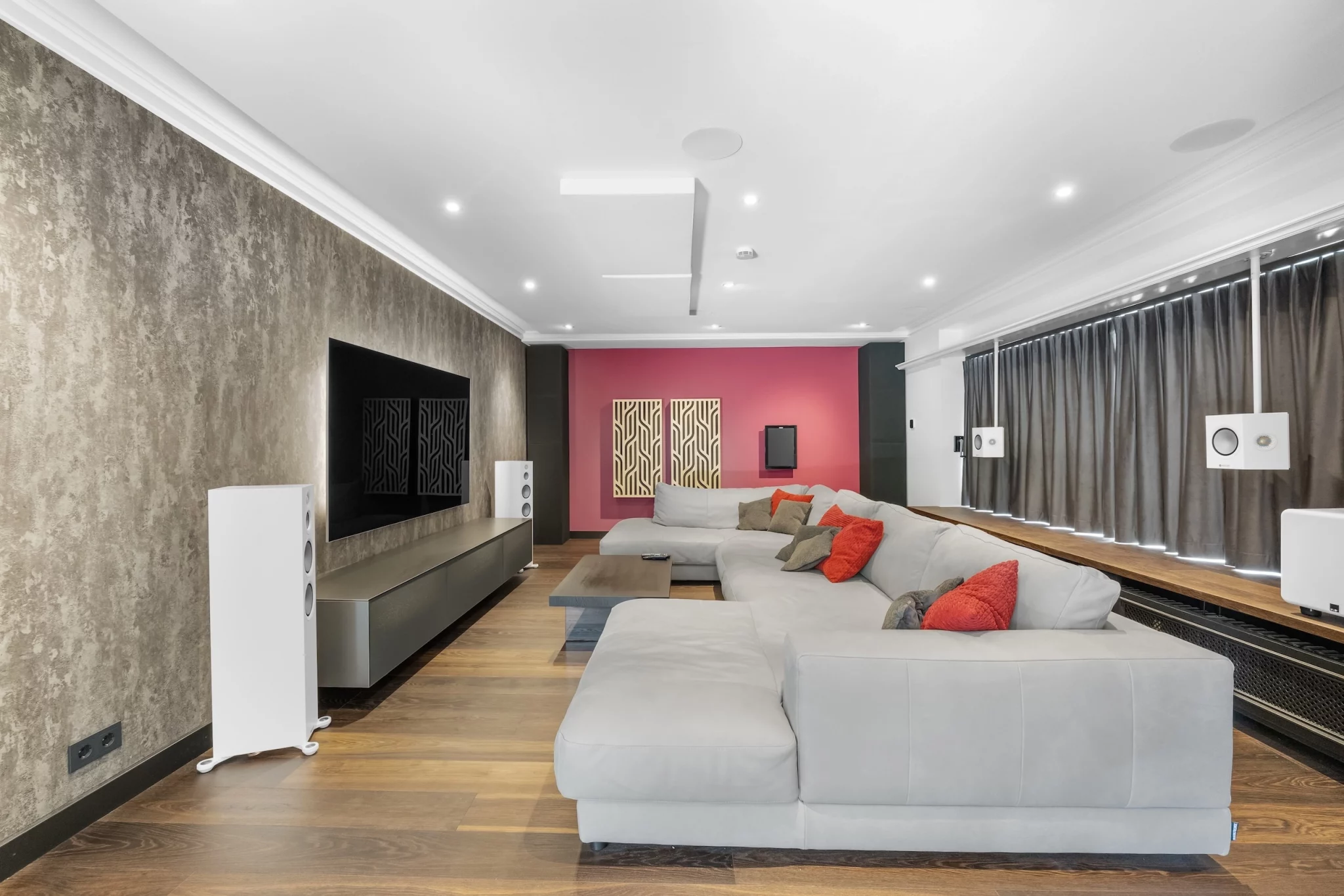 sanierter Altbau von Alexandros Giorgis in Freiburg mit Metall-wand-Verkleidung